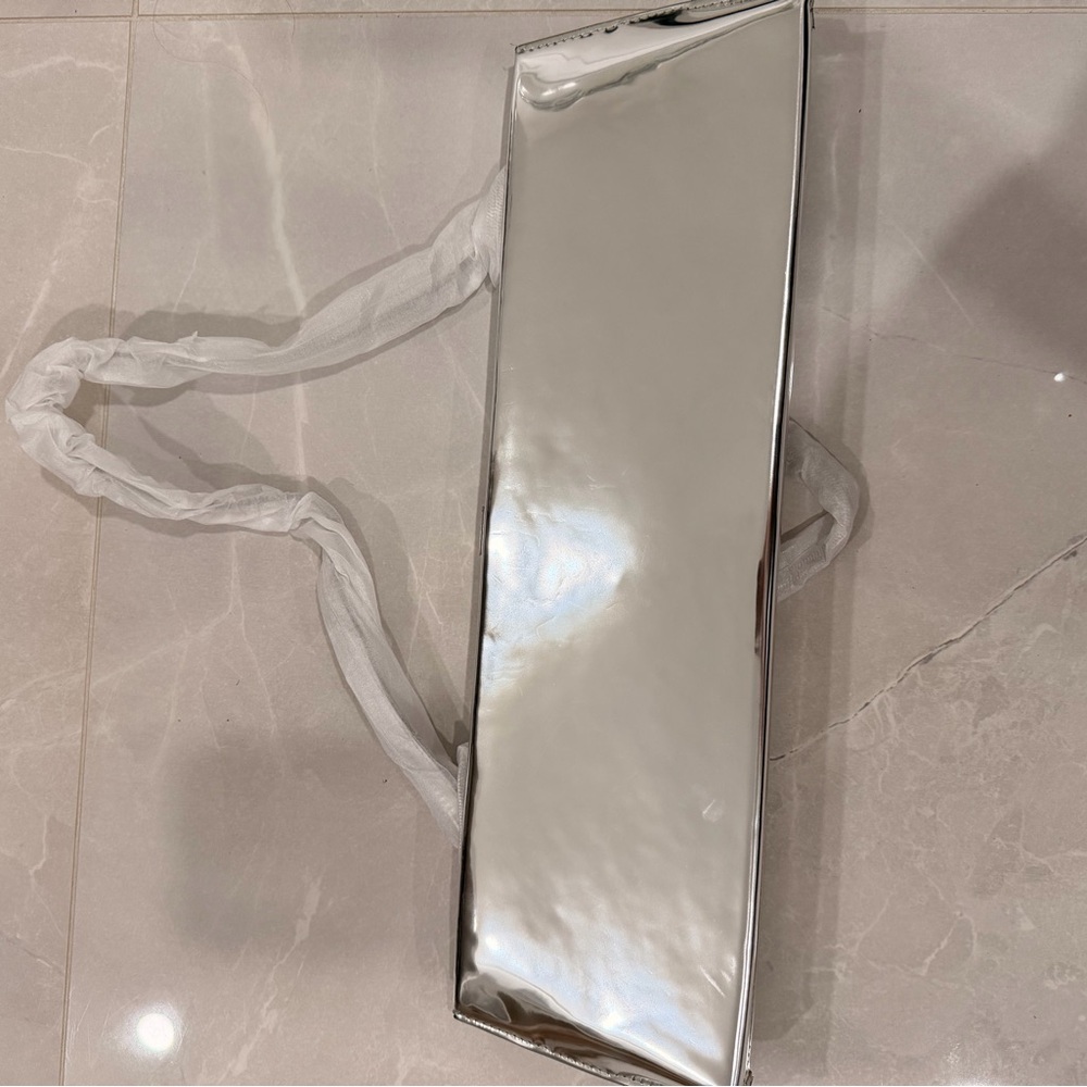 SOLD OUT ONLINE RETROFETE PURSE. Brand new with tag!! - Picture 11 of 16